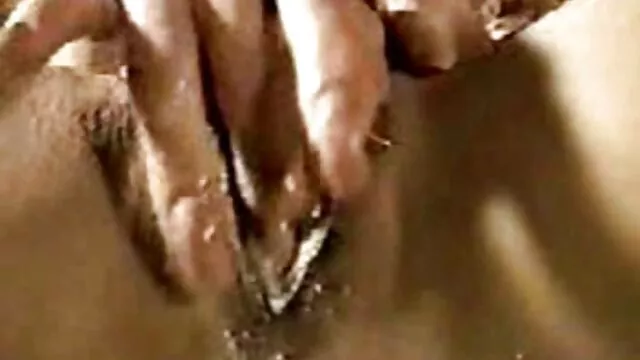 دختر جوان دایی بزرگ کندی چارمز سکس شده را بزرگ می کند