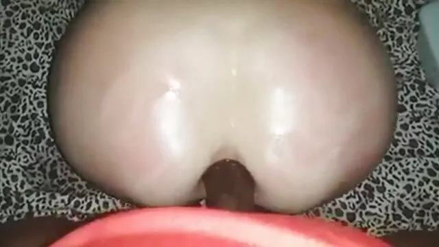 راننده تاکسی این زن بلوند را به هم نشان داد تا یک سوتین به او نشان دهد و سایت پورن سکسی پاها را برای رابطه جنسی باز کند