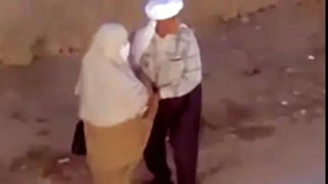 نوک سینه های باریک ، شکاف بزرگ یک دوست سکسپورن استار را در شکاف های تراشیده شده پذیرفته اند
