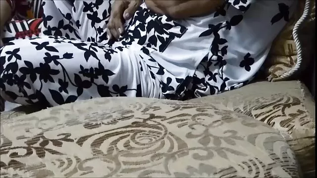 عامل هوس باز بازیگر تازه کار در واژن را فریب می دهد پورن اسب با انسان