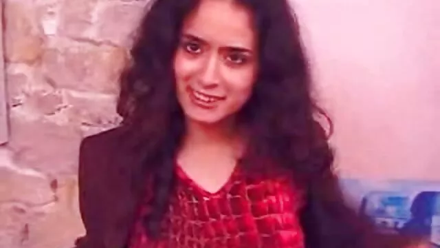 جوجه پر جنب و جوش آبدار با کانال داستان پورن رابطه جنسی سرگرم می شود