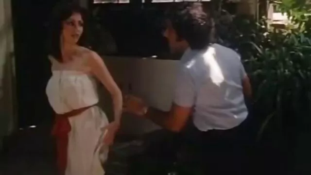 ماساژور Busty مشتری های طاس و پمپ را خشنود می سکس پورن جدید کند